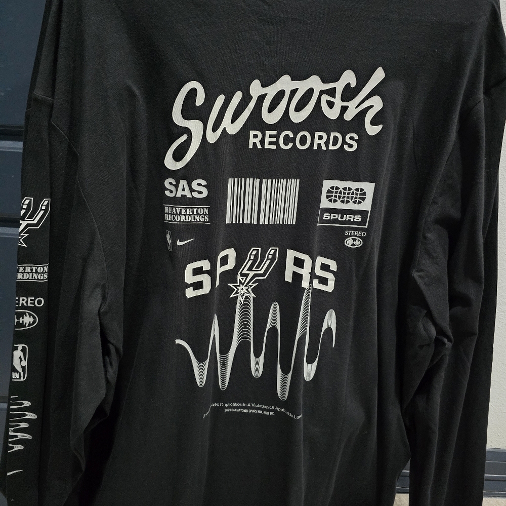 Men's Size XXL The Nike Tee Official Spurs long sleeve, new with tags!!